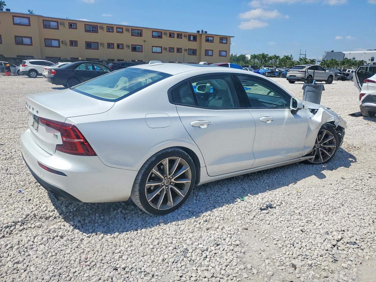 2020 VOLVO S60 T5 MOMENTUM photo 3
