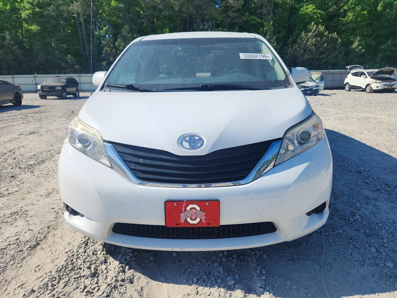 2014 TOYOTA SIENNA LE photo 9
