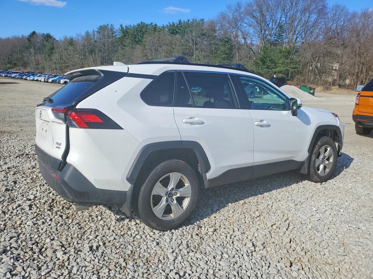2019 TOYOTA RAV4 XLE photo 5