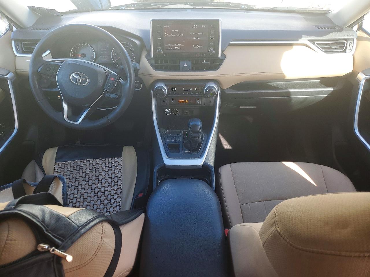 2019 TOYOTA RAV4 XLE photo 15