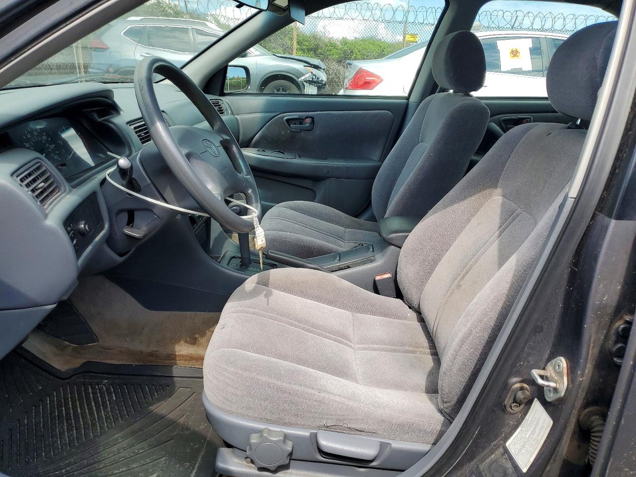 1999 TOYOTA CAMRY LE photo 13