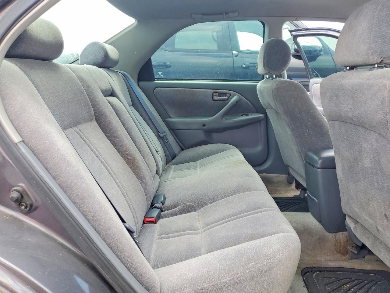 1999 TOYOTA CAMRY LE photo 19