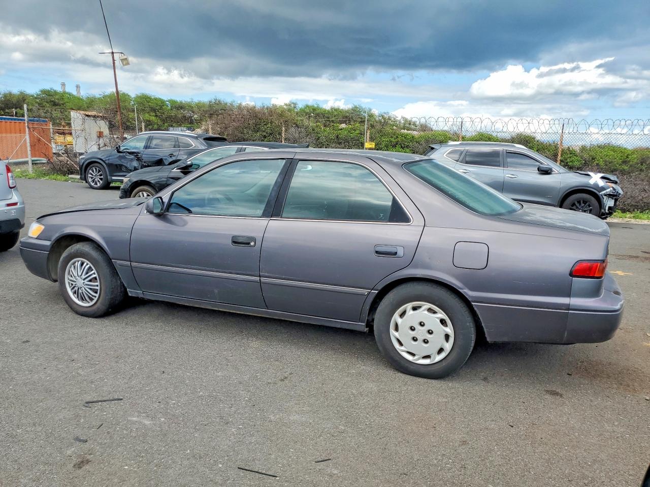 1999 TOYOTA CAMRY LE photo 3