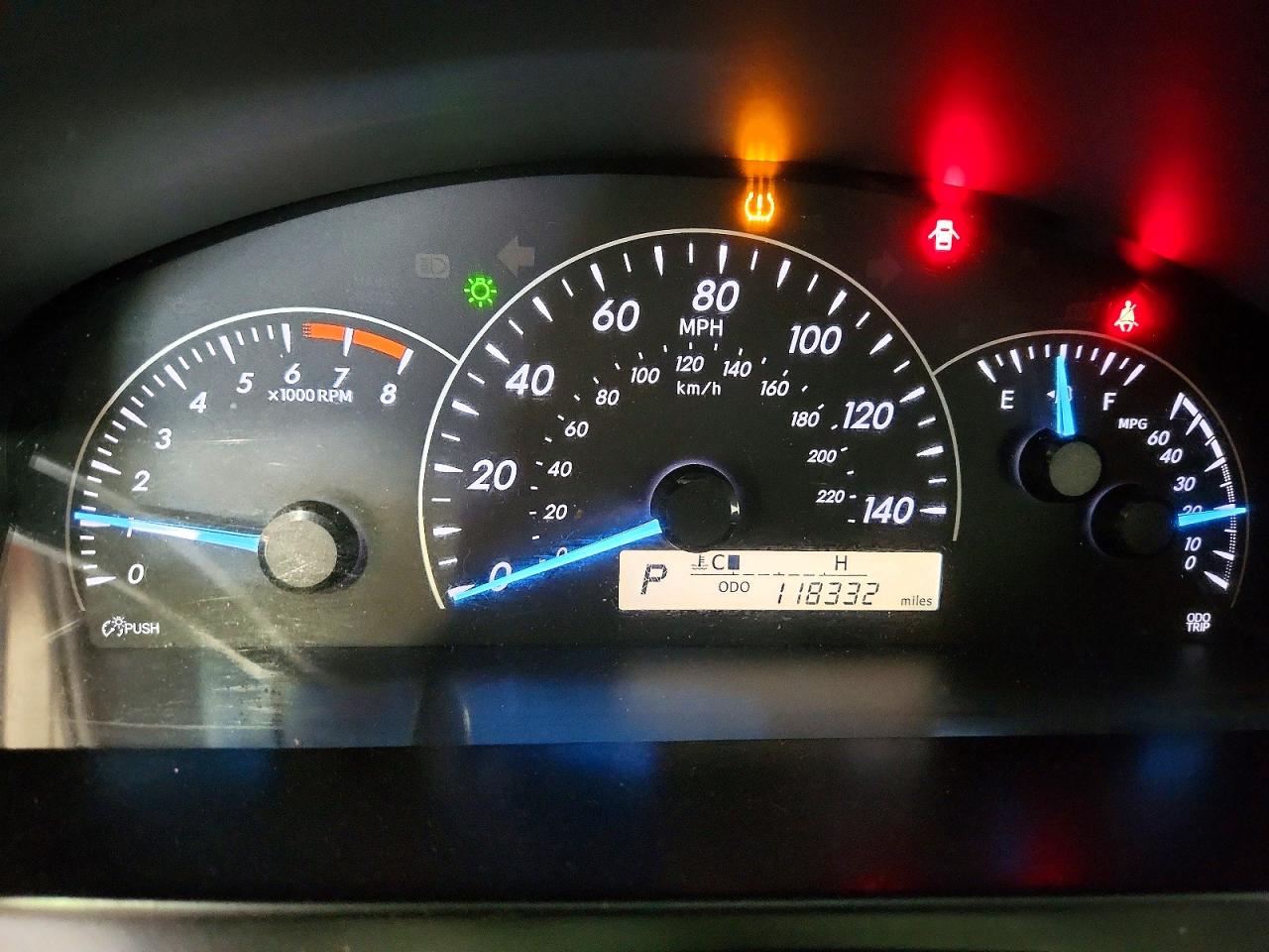 2012 TOYOTA CAMRY L photo 17
