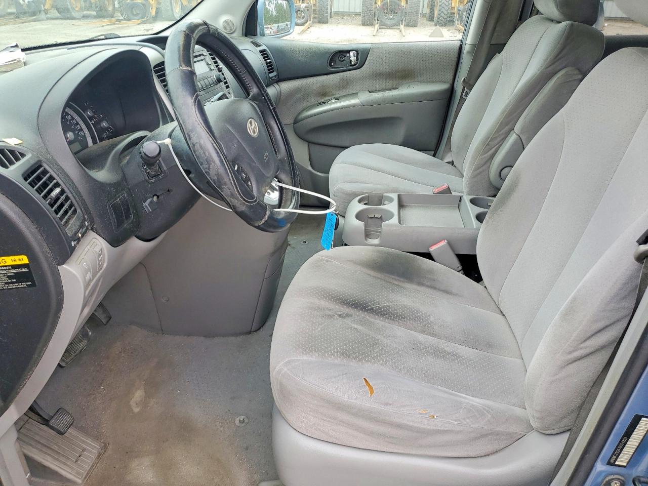 2007 HYUNDAI ENTOURAGE GLS photo 13
