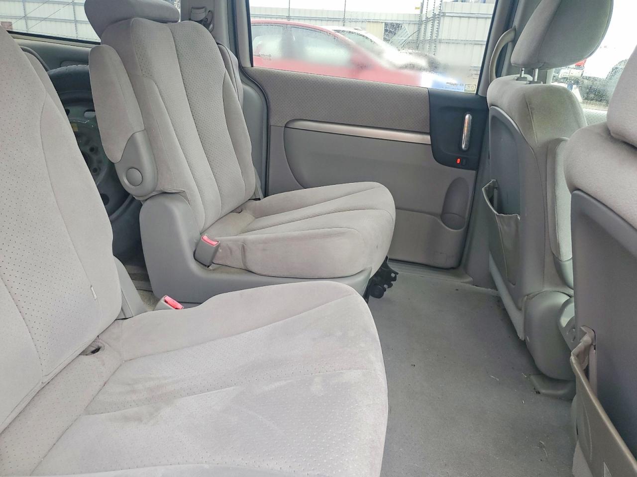 2007 HYUNDAI ENTOURAGE GLS photo 19