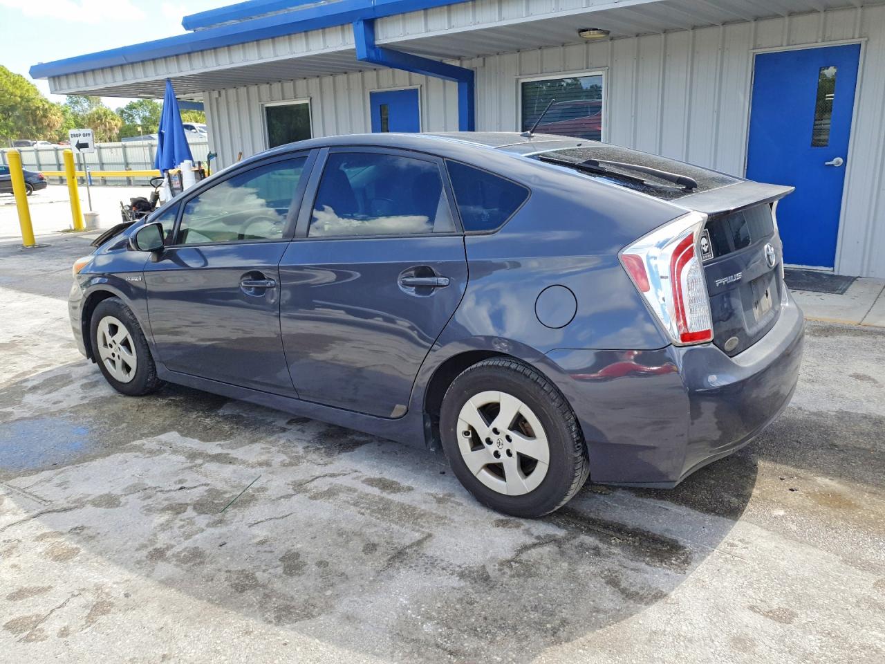 2013 TOYOTA PRIUS TWO photo 4