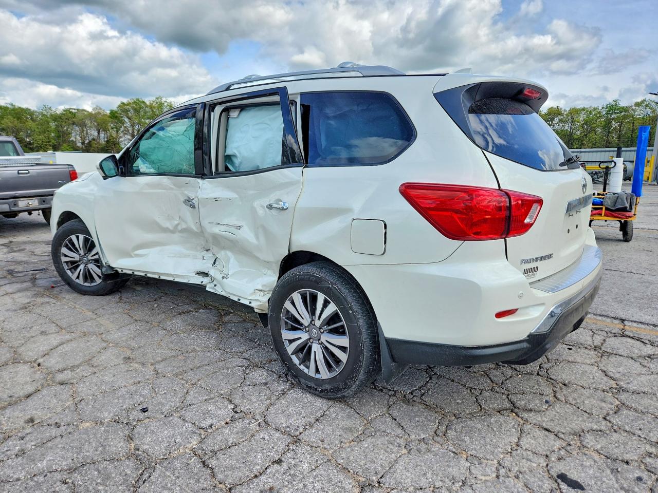 2020 NISSAN PATHFINDER SL photo 3