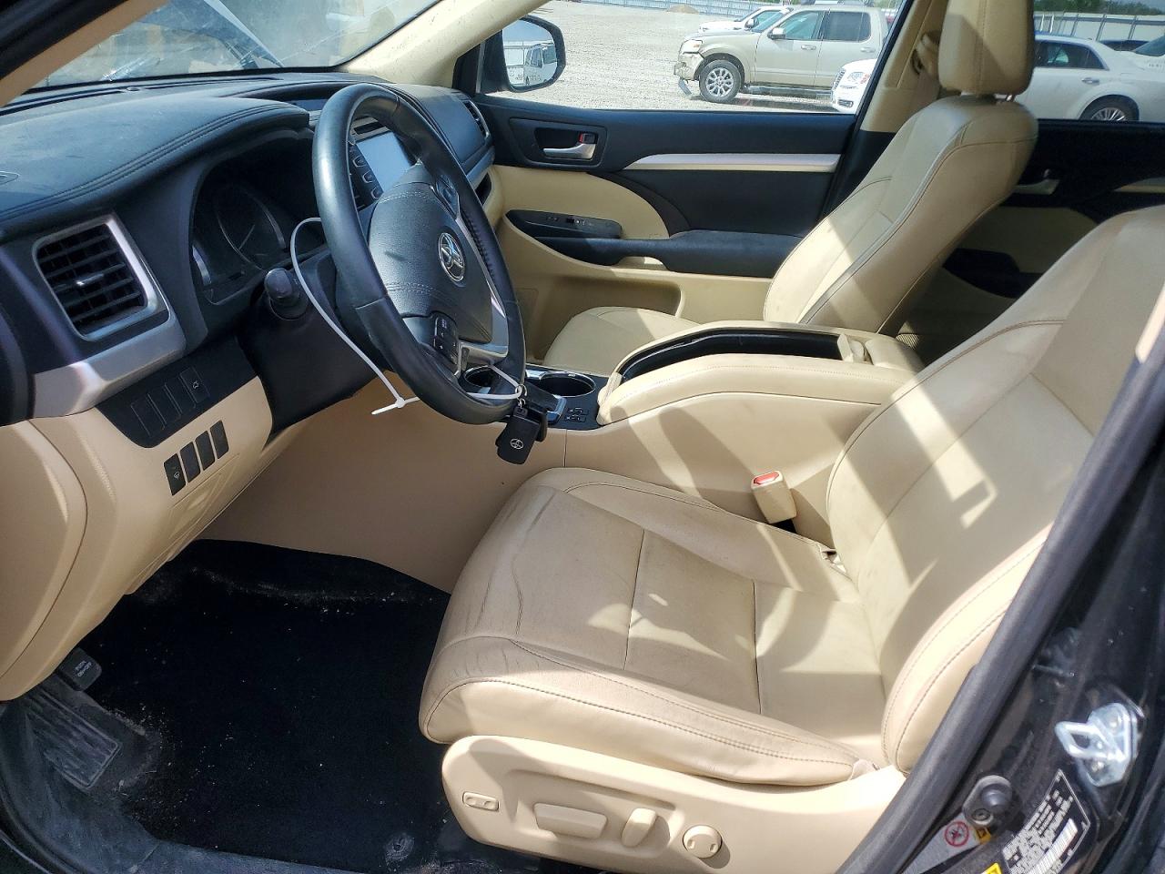 2016 TOYOTA HIGHLANDER XLE photo 13