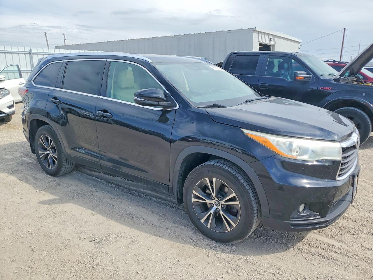 2016 TOYOTA HIGHLANDER XLE photo 7