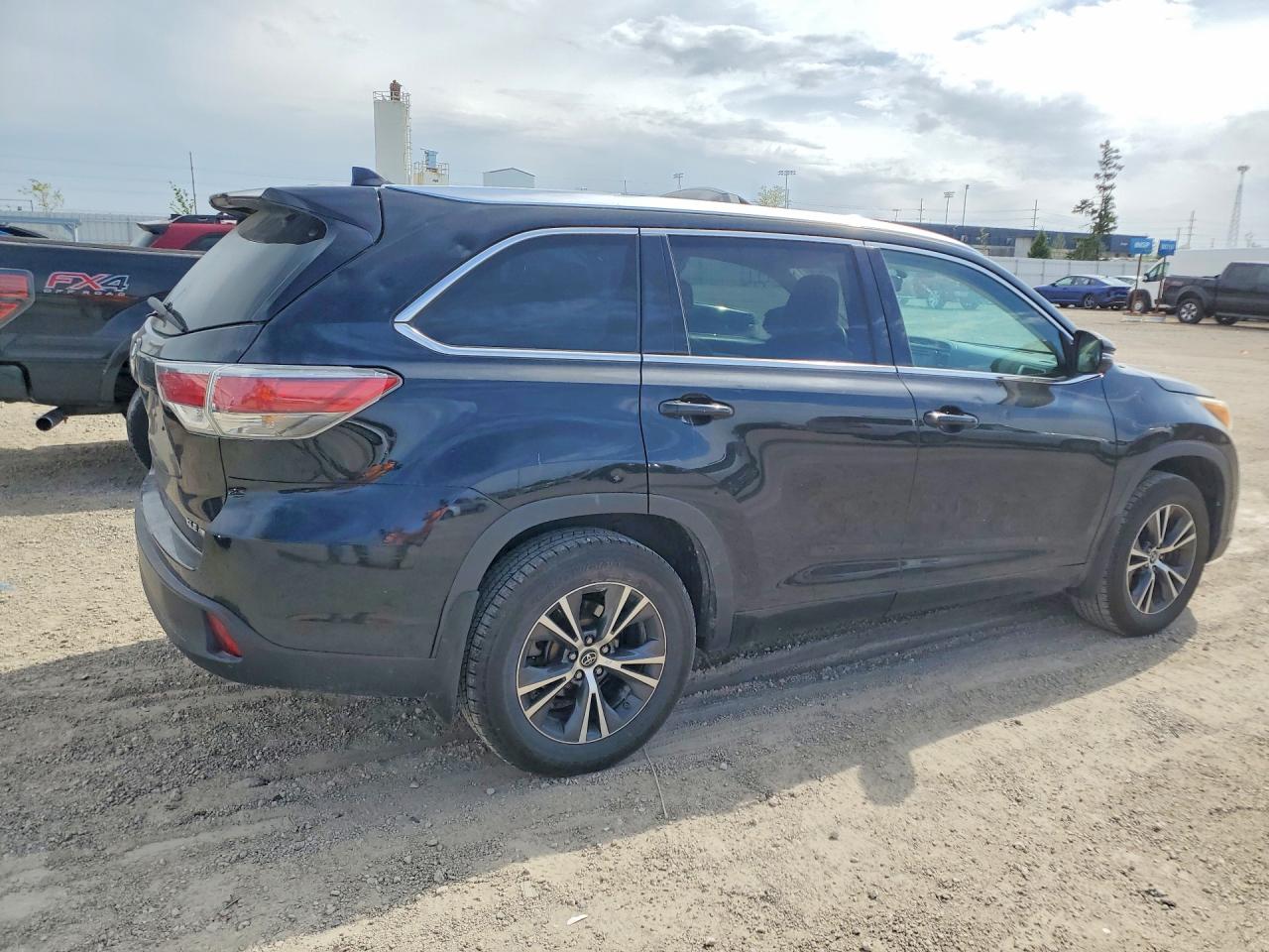 2016 TOYOTA HIGHLANDER XLE photo 5