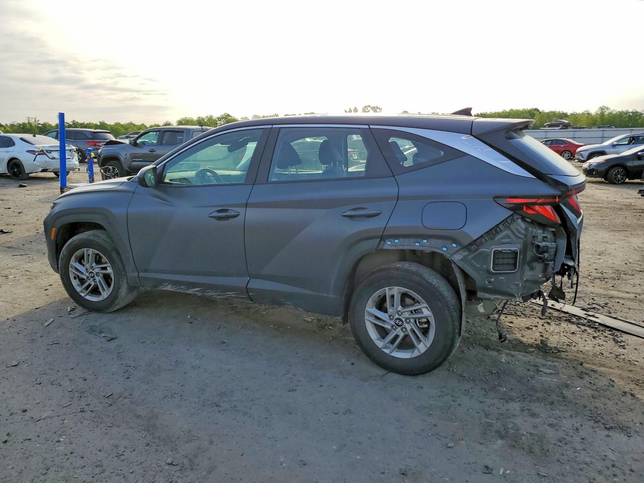 2025 HYUNDAI TUCSON SE photo 3