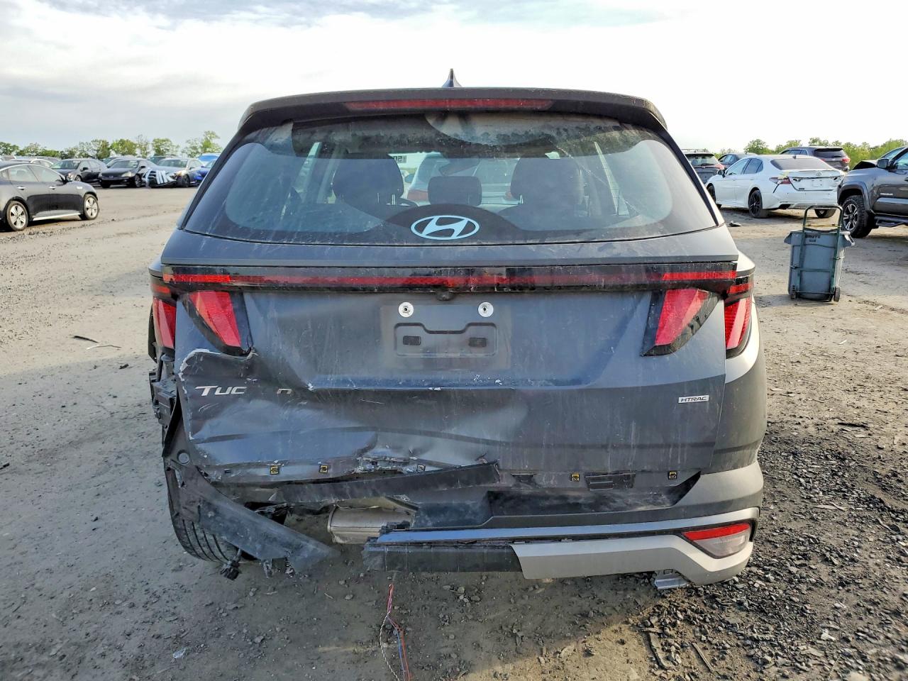 2025 HYUNDAI TUCSON SE photo 11