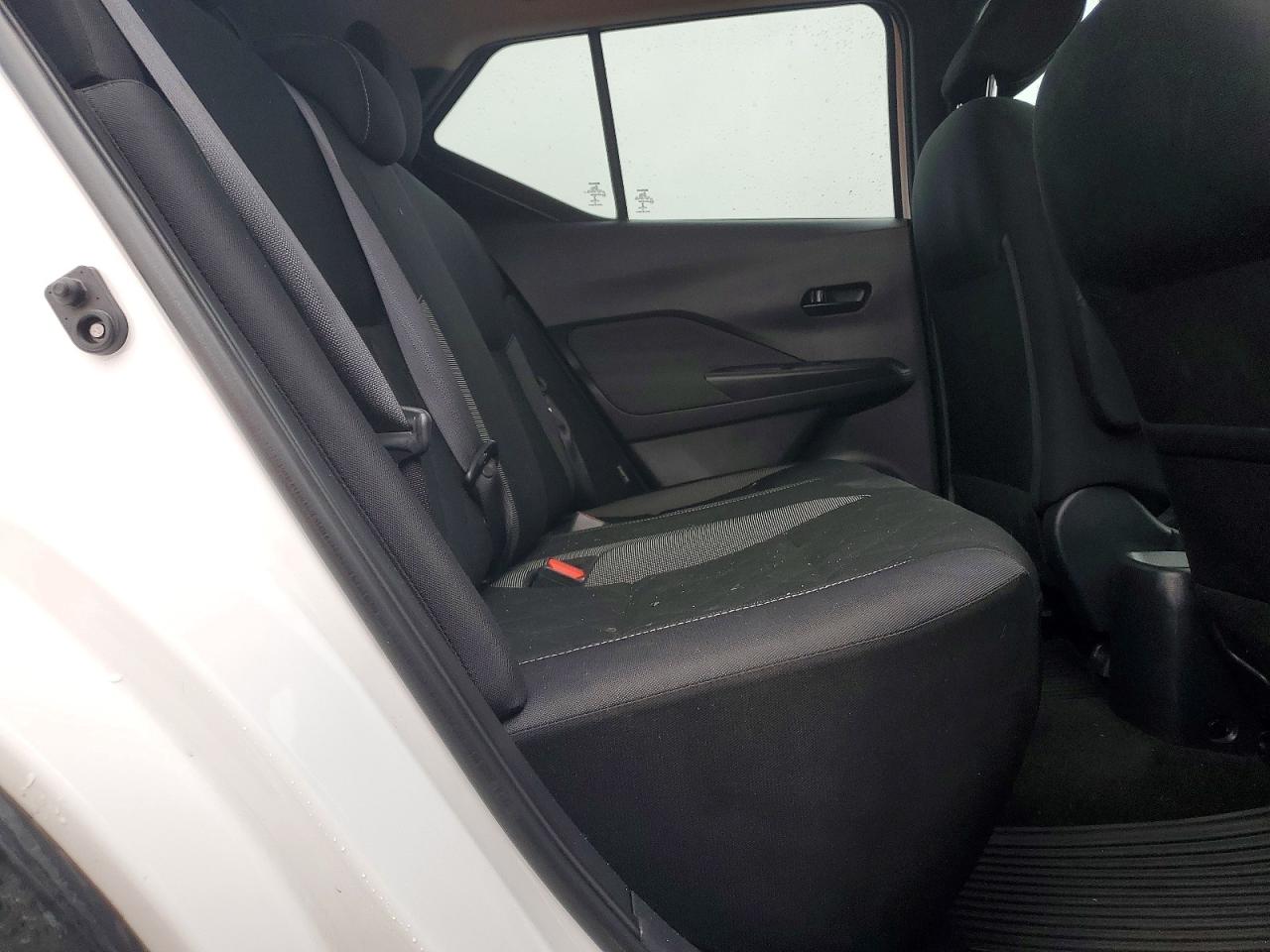 2020 NISSAN KICKS S photo 21