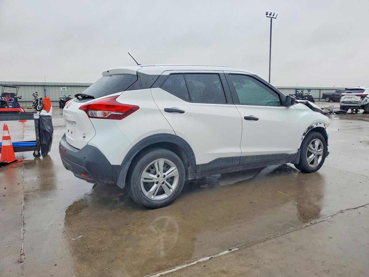 2020 NISSAN KICKS S photo 5