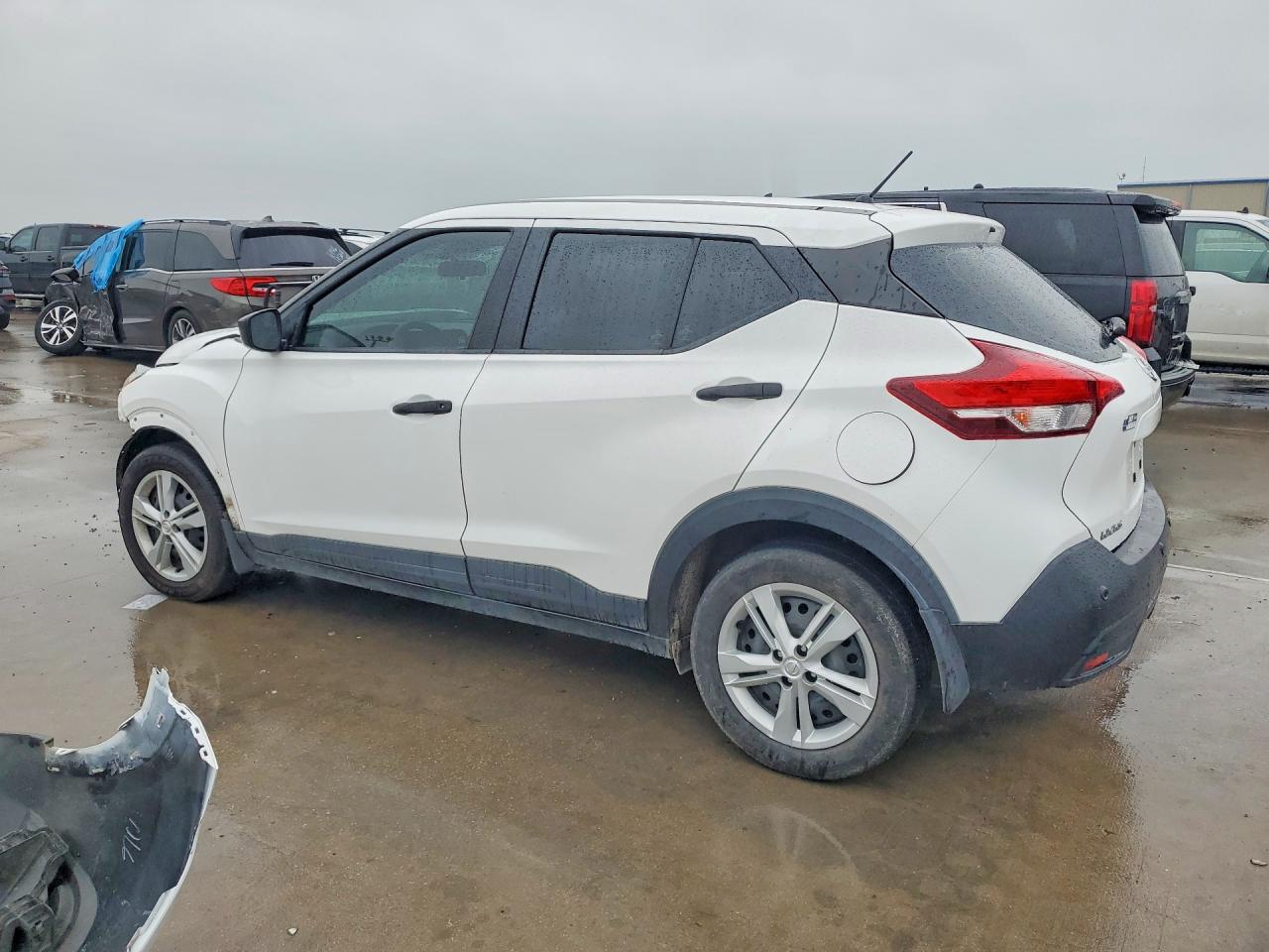 2020 NISSAN KICKS S photo 3