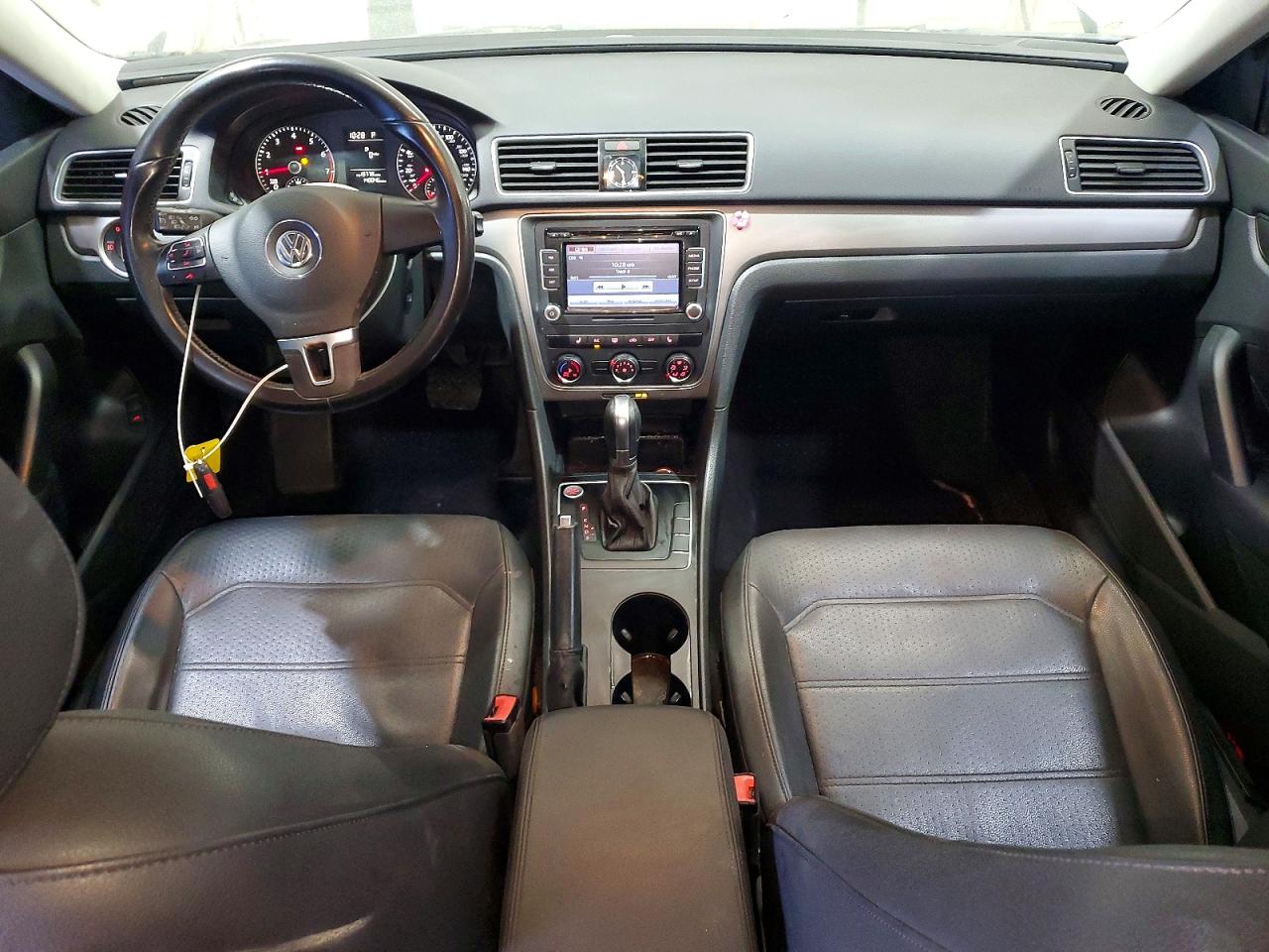 2015 VOLKSWAGEN PASSAT S photo 22