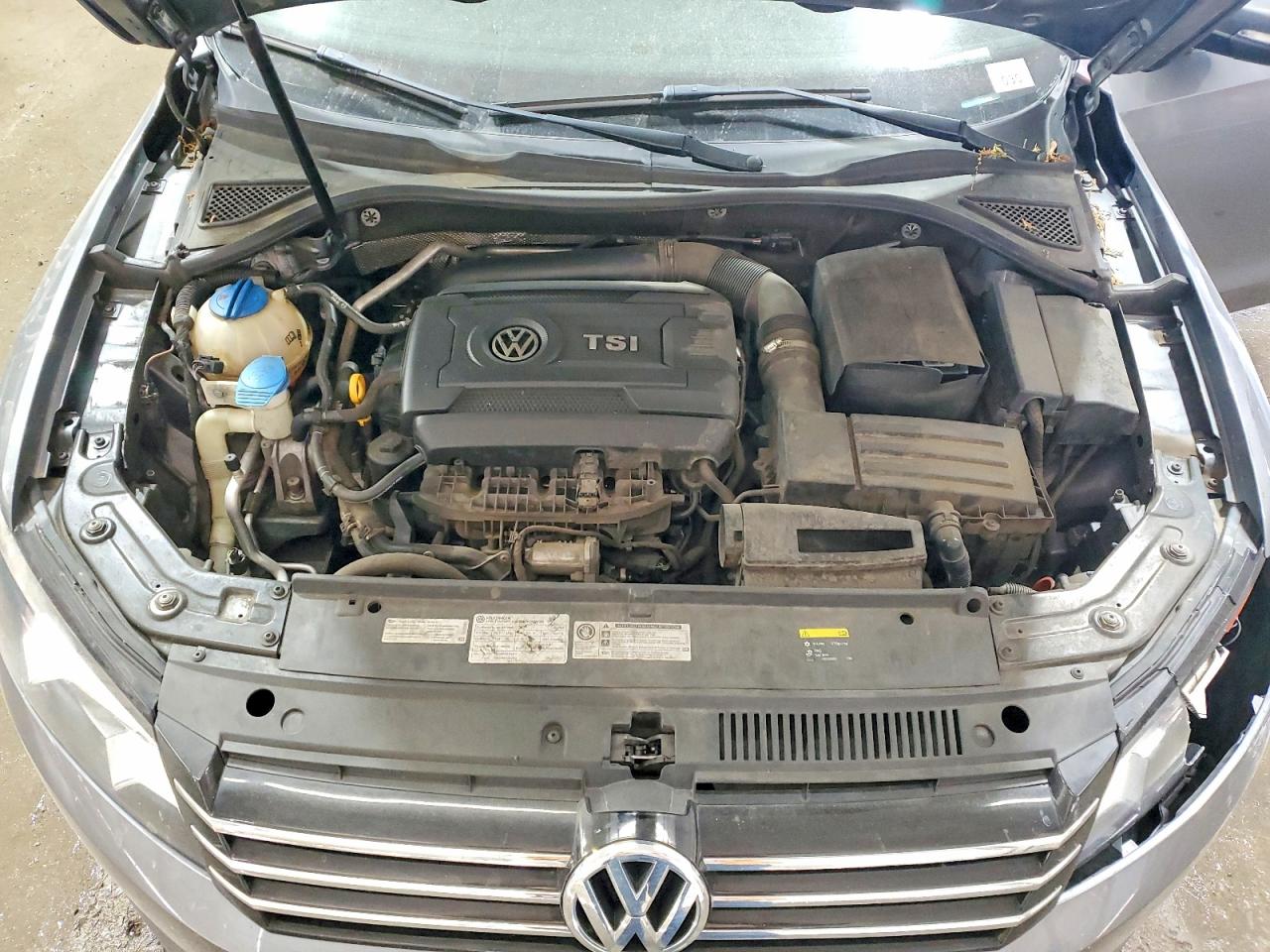 2015 VOLKSWAGEN PASSAT S photo 31