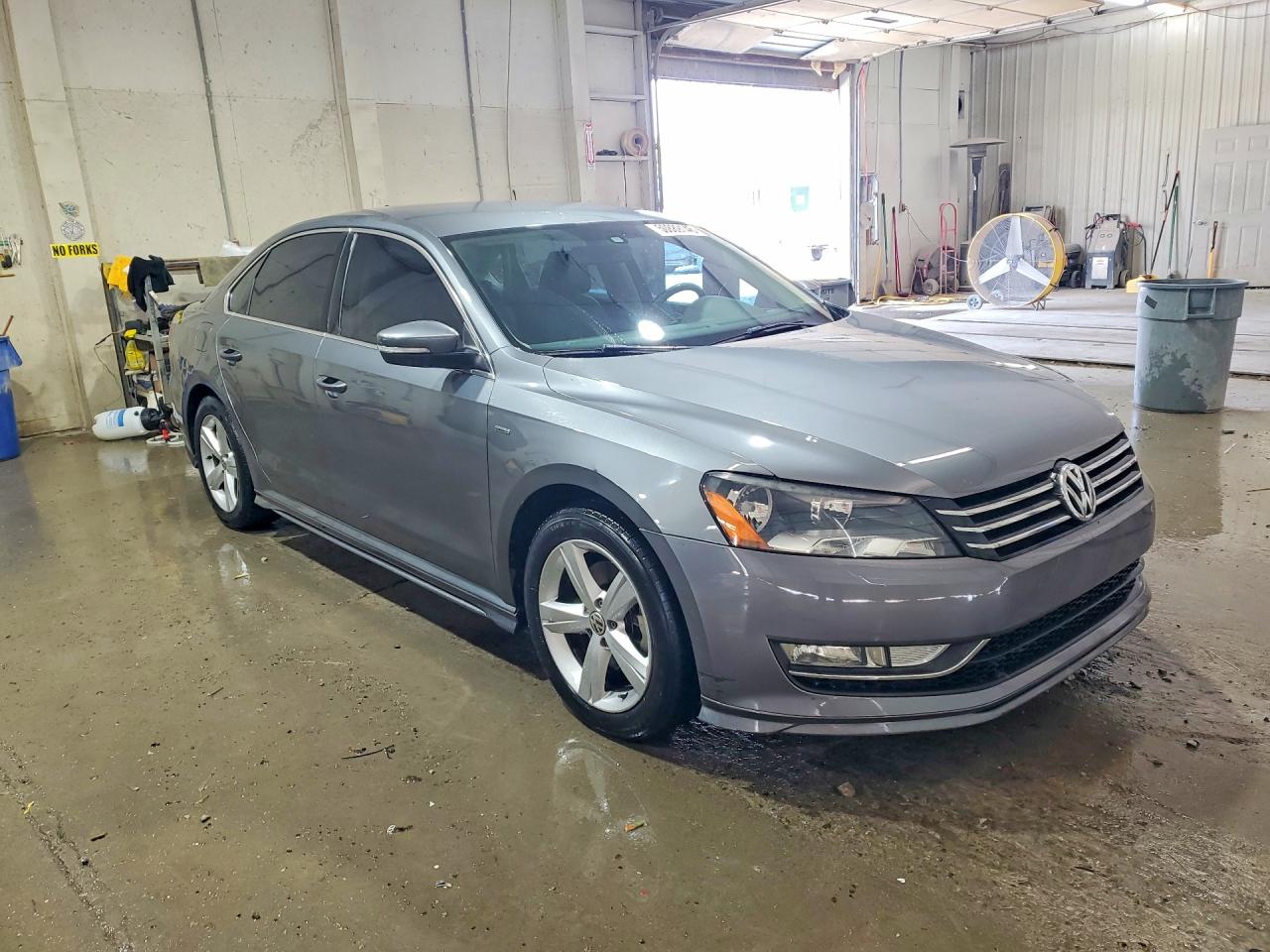 2015 VOLKSWAGEN PASSAT S photo 10