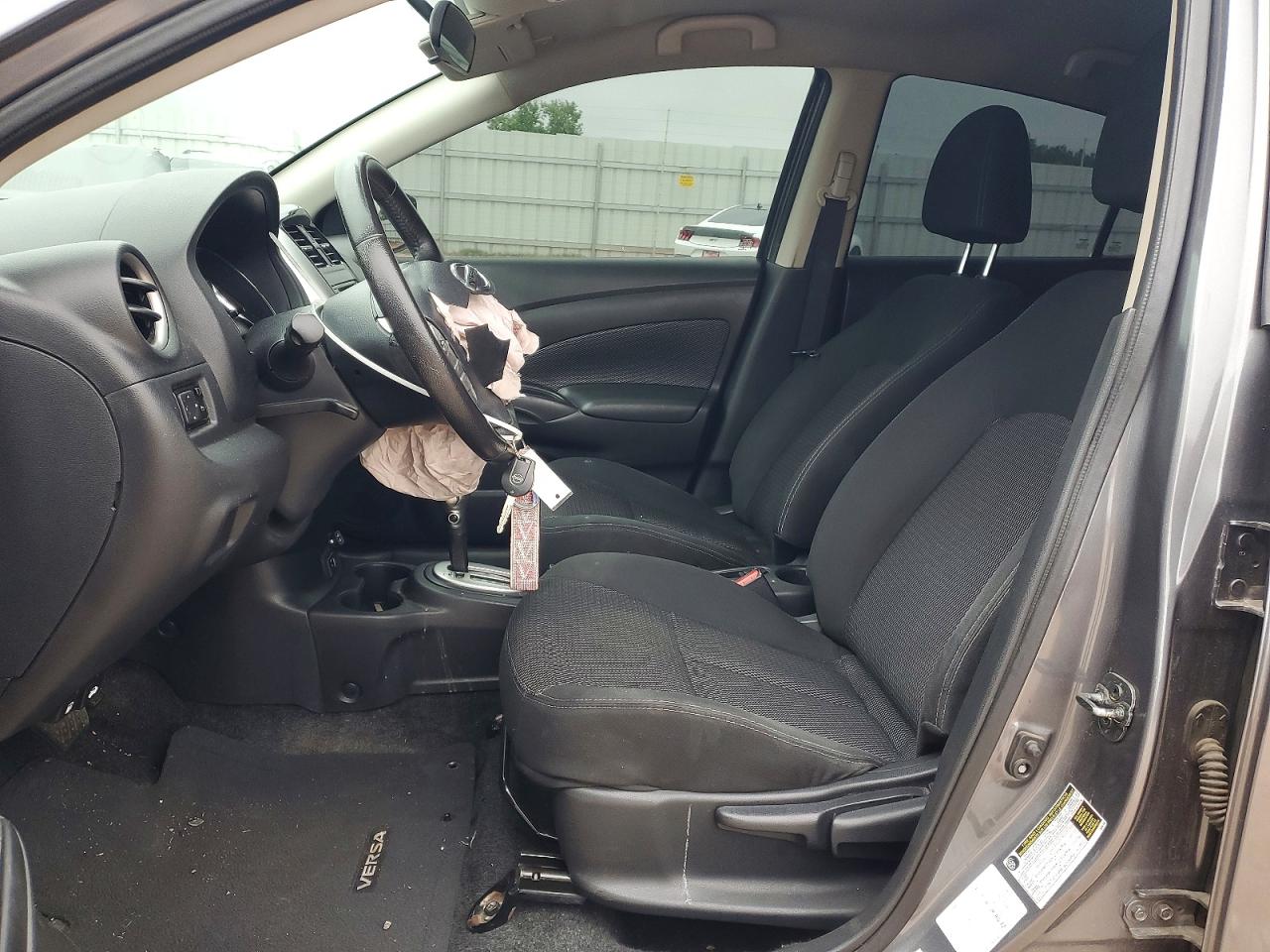 2018 NISSAN VERSA SV photo 13