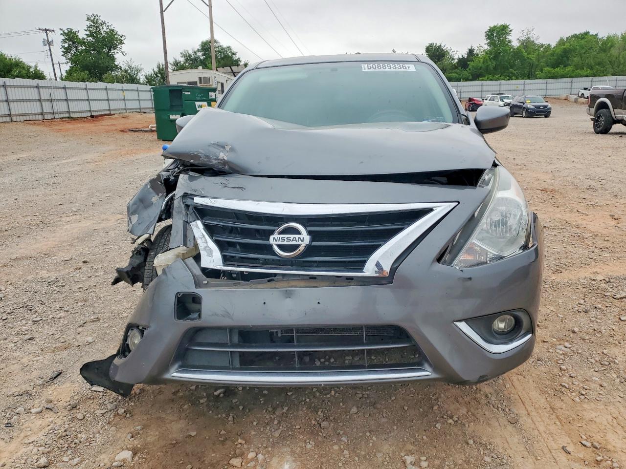 2018 NISSAN VERSA SV photo 9