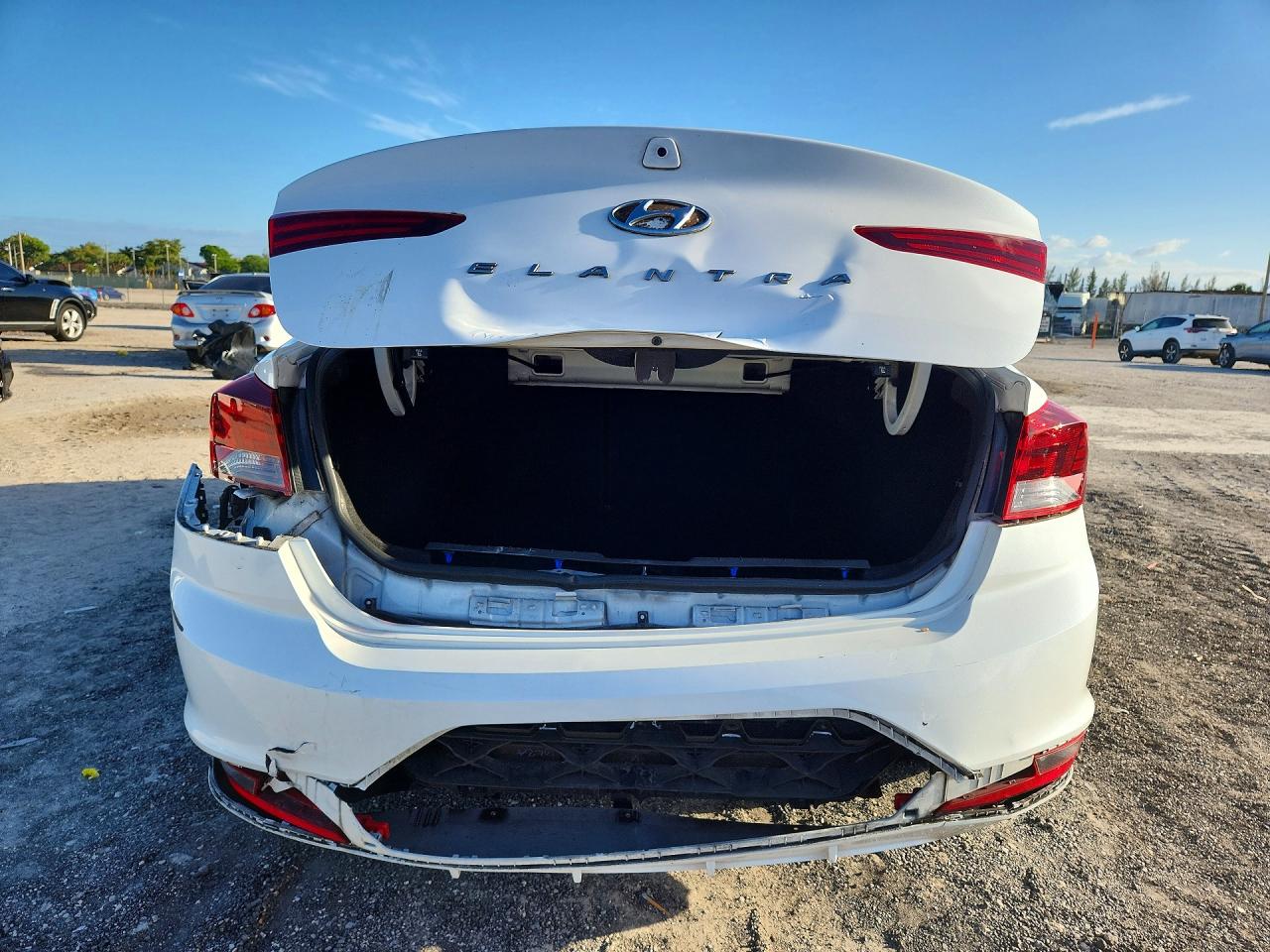 2019 HYUNDAI ELANTRA SEL photo 16