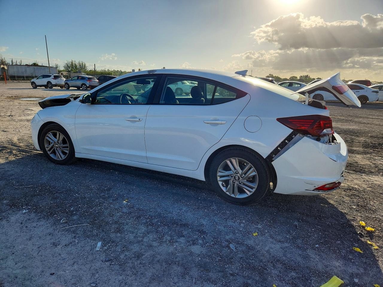 2019 HYUNDAI ELANTRA SEL photo 4