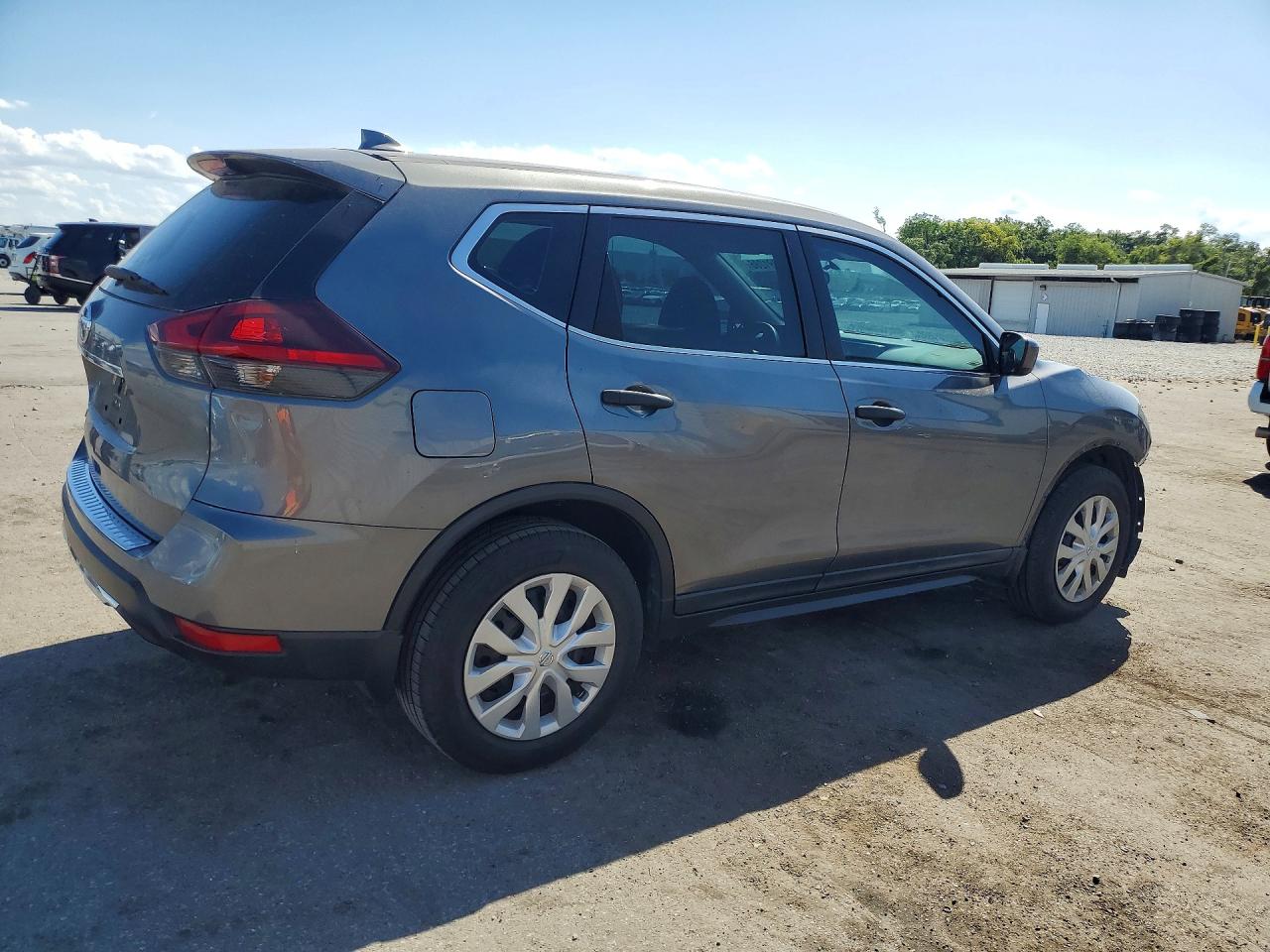 2018 NISSAN ROGUE S photo 5