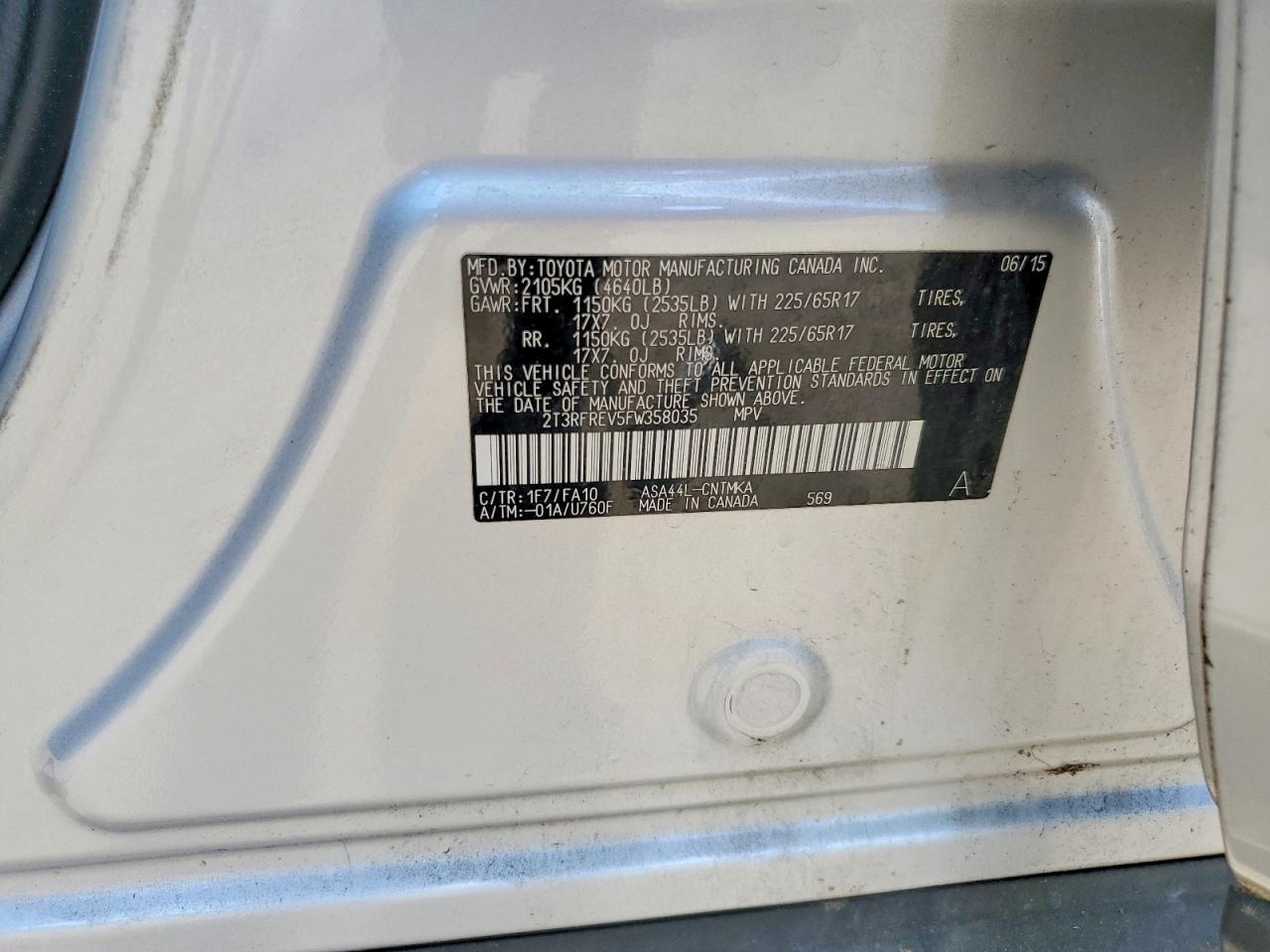 2015 TOYOTA RAV4 XLE photo 25