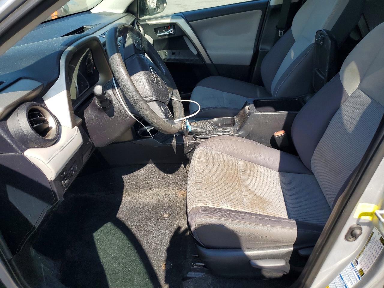 2015 TOYOTA RAV4 XLE photo 13