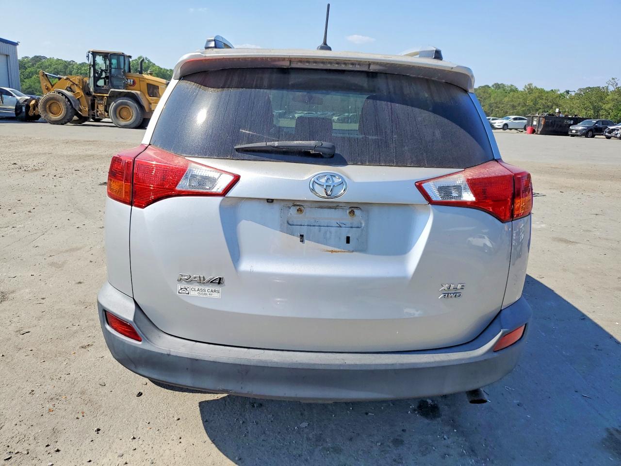 2015 TOYOTA RAV4 XLE photo 11