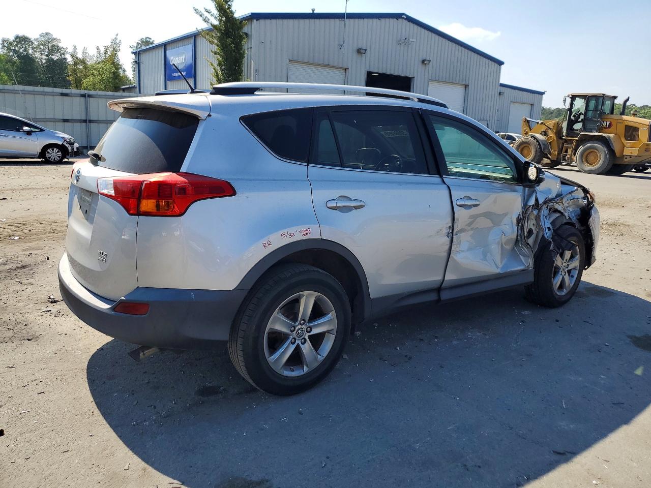 2015 TOYOTA RAV4 XLE photo 5