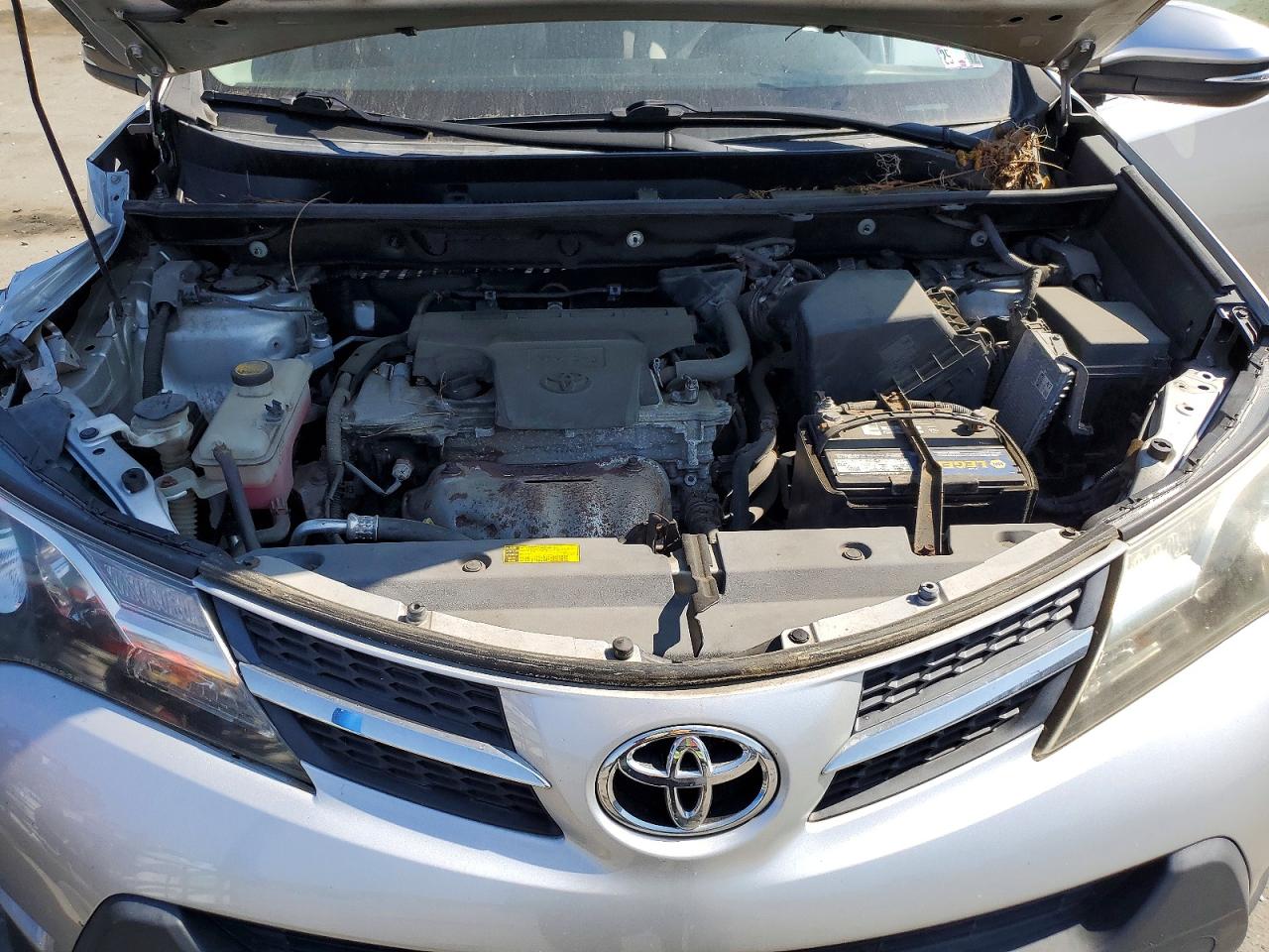 2015 TOYOTA RAV4 XLE photo 23