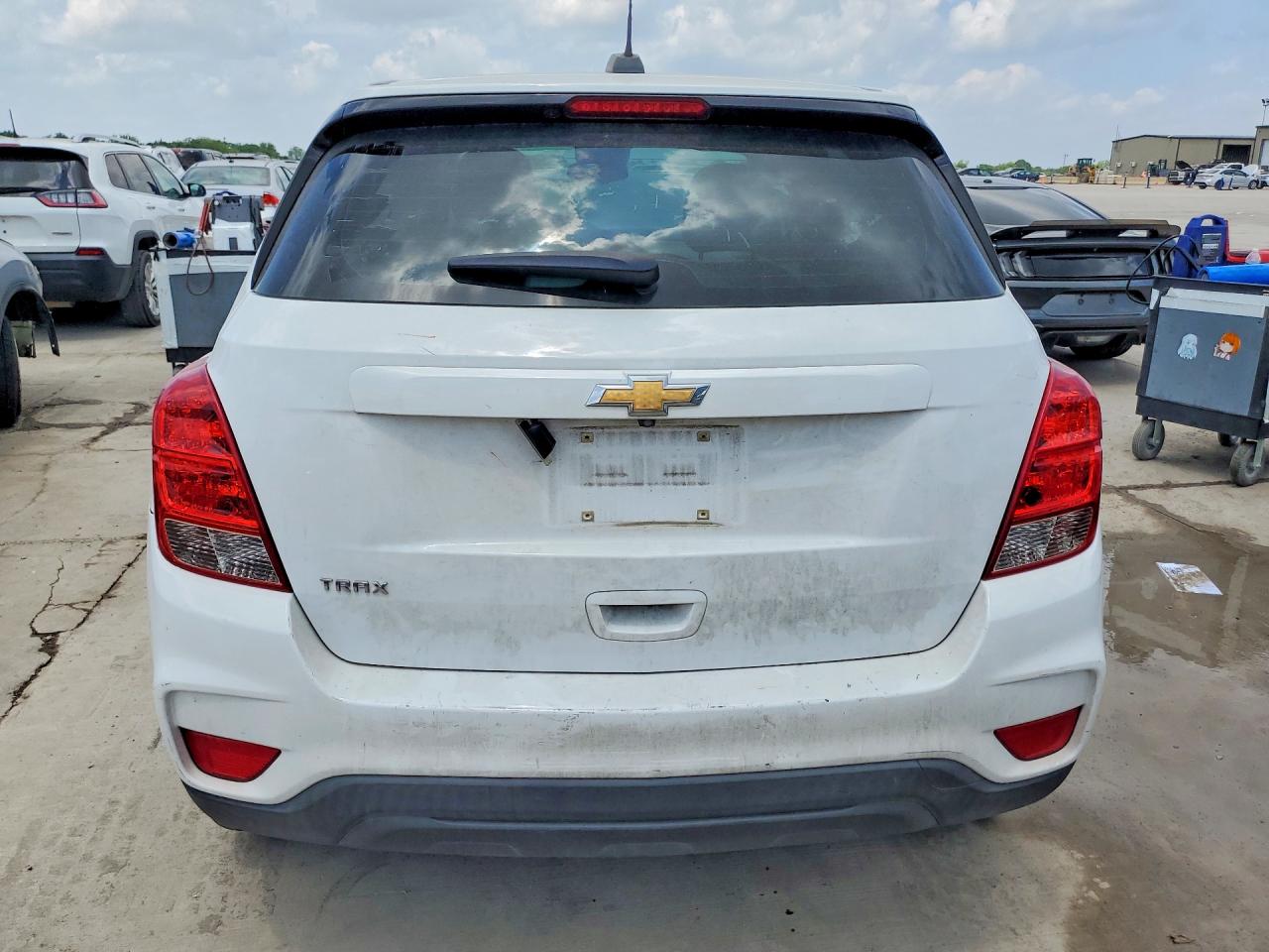 2018 CHEVROLET TRAX LS photo 11
