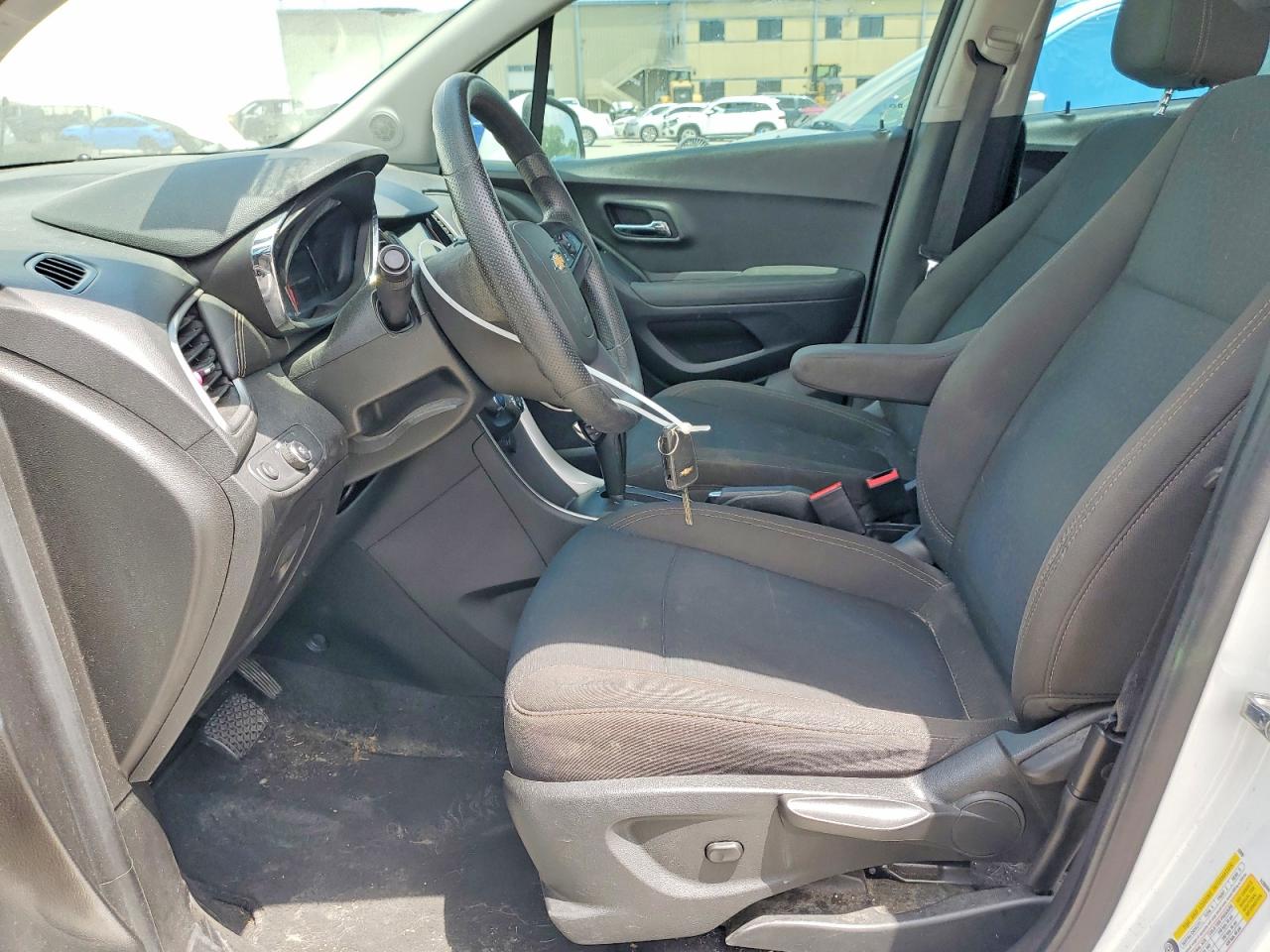 2018 CHEVROLET TRAX LS photo 13