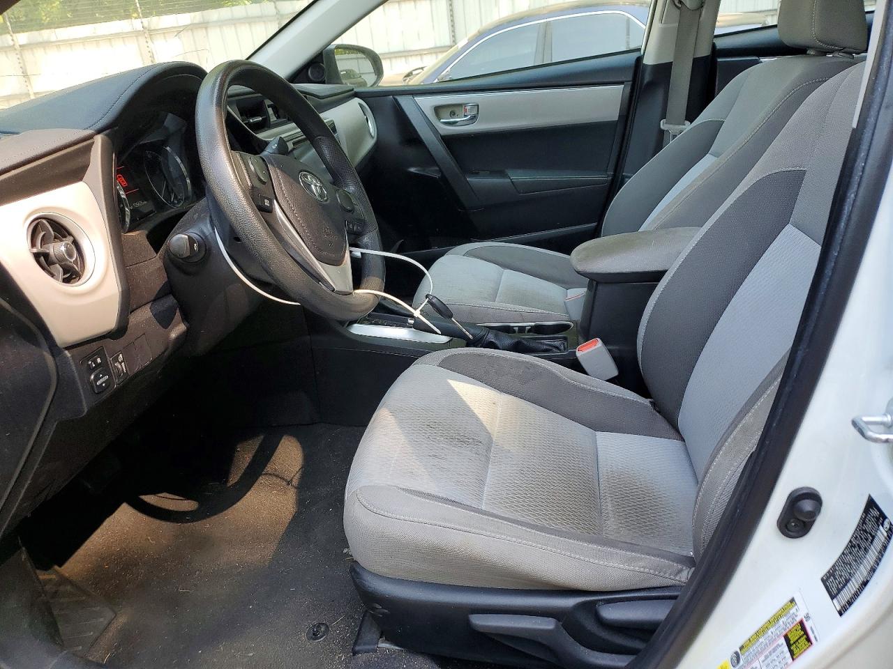 2017 TOYOTA COROLLA LE photo 19