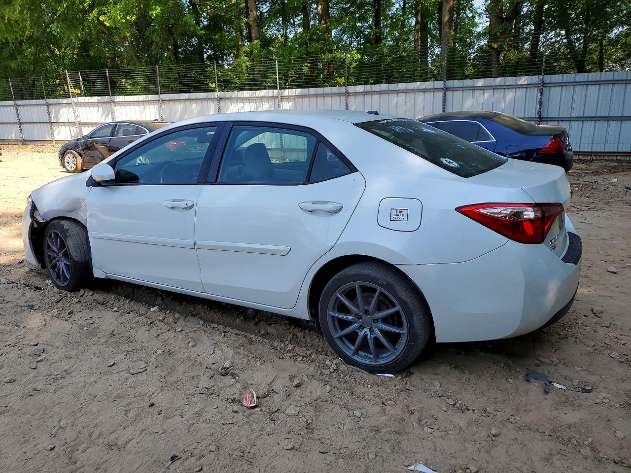 2017 TOYOTA COROLLA LE photo 4