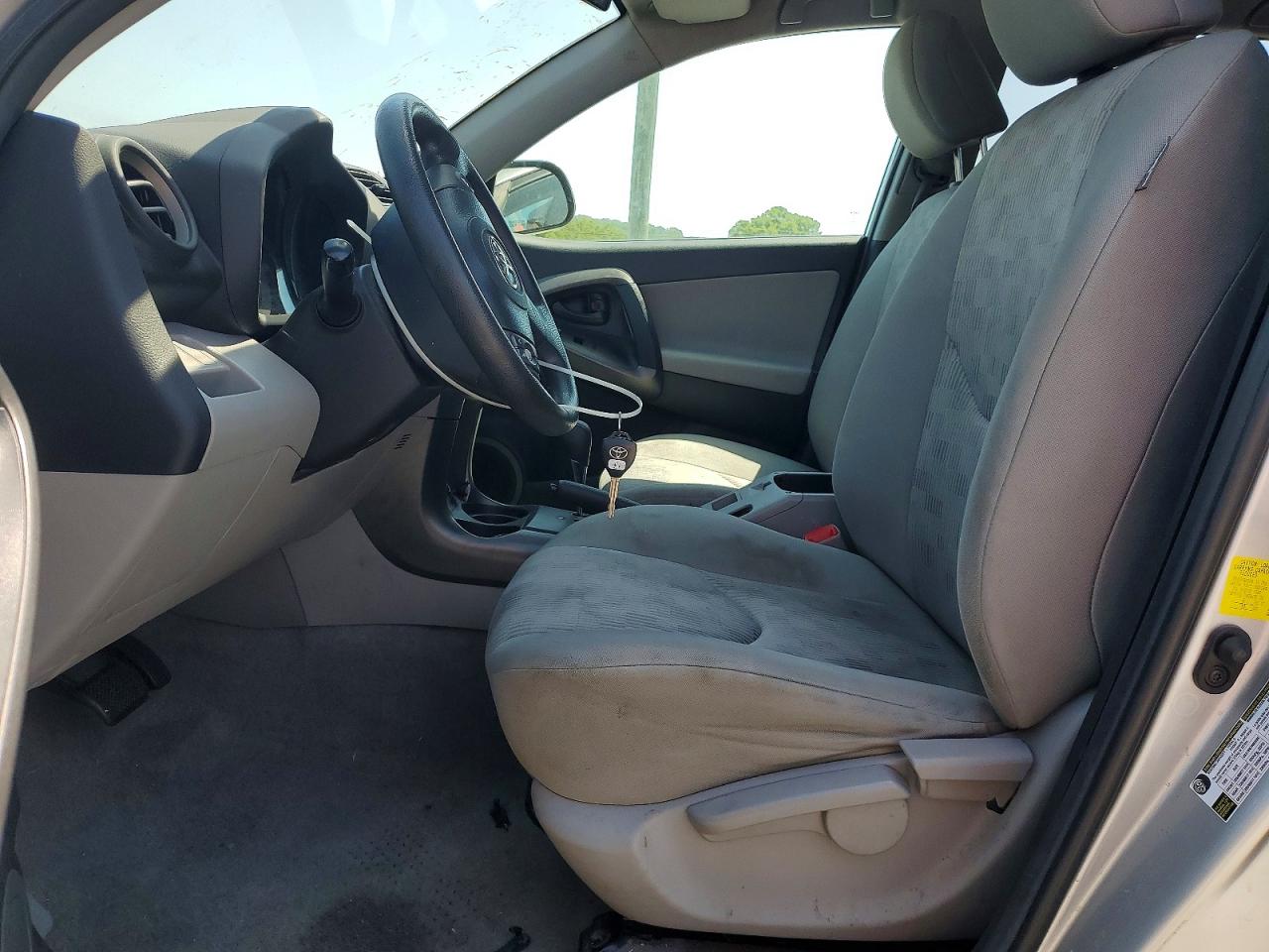 2012 TOYOTA RAV4 BASE photo 7