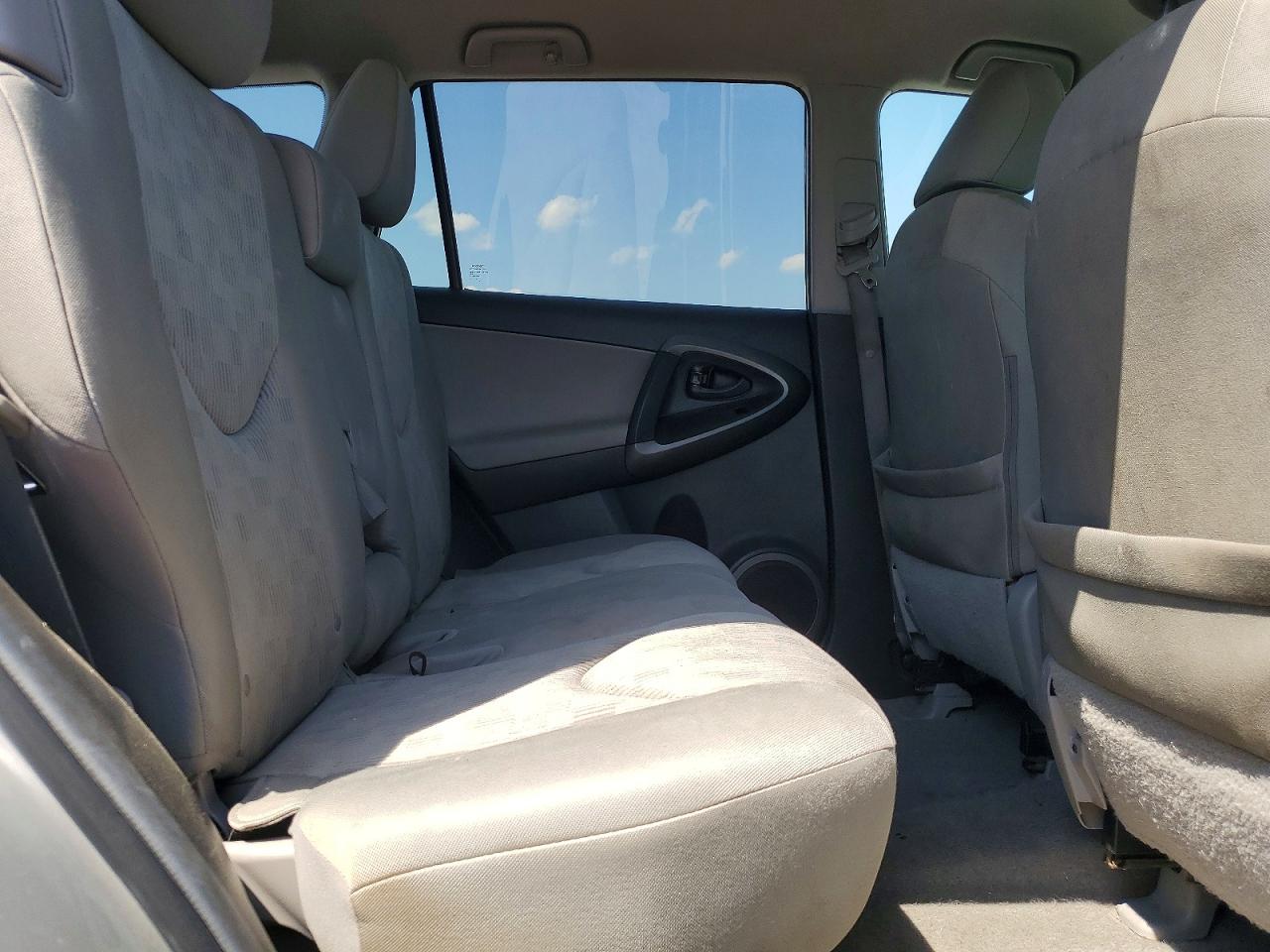 2012 TOYOTA RAV4 BASE photo 11