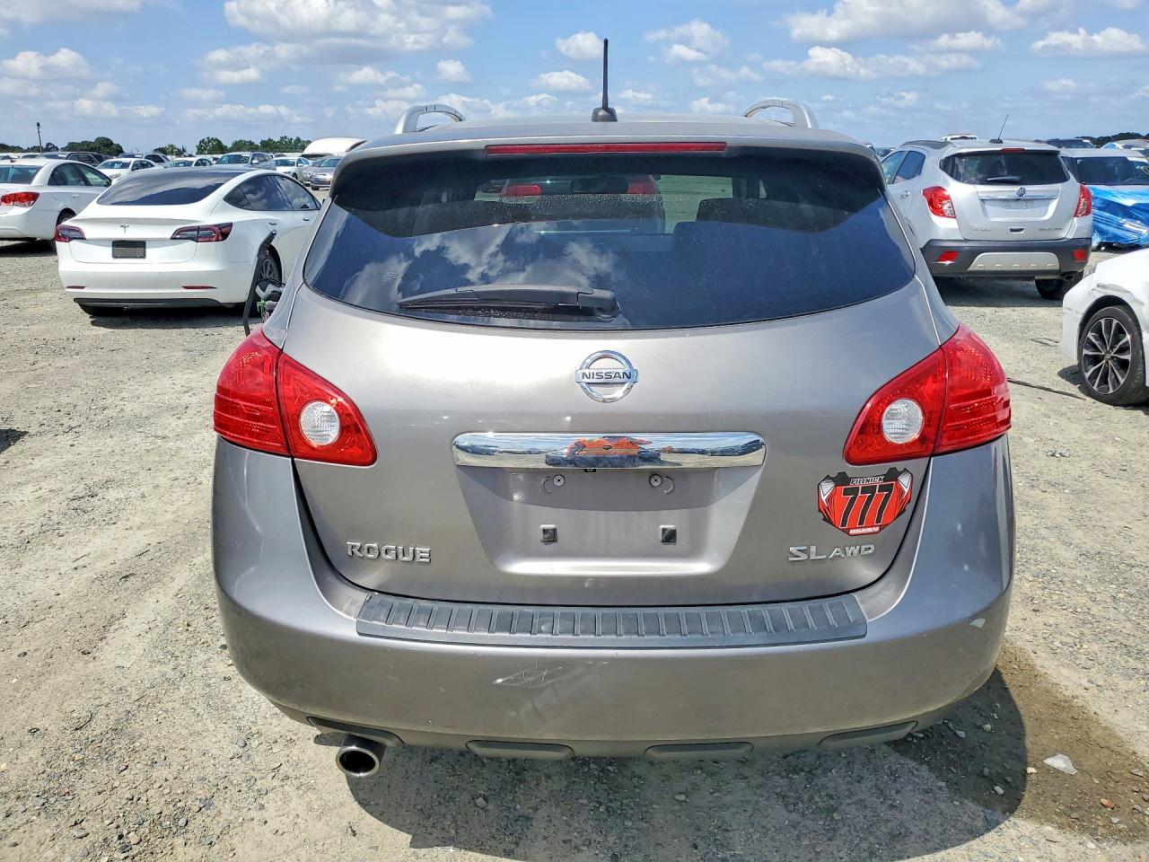 2011 NISSAN ROGUE S photo 11