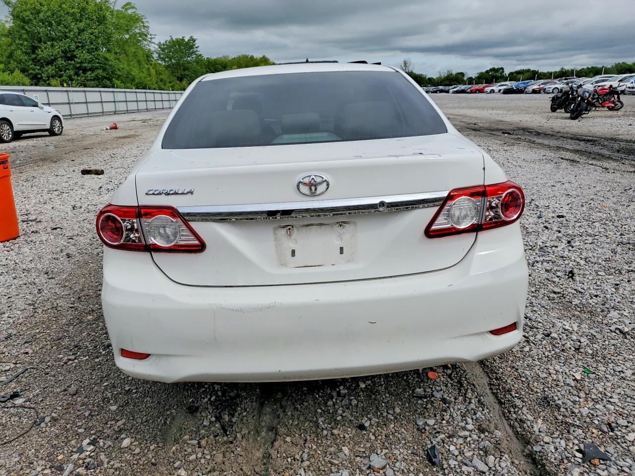 2013 TOYOTA COROLLA L photo 6