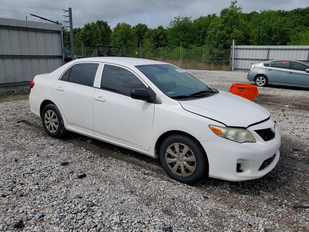 2013 TOYOTA COROLLA L photo 4
