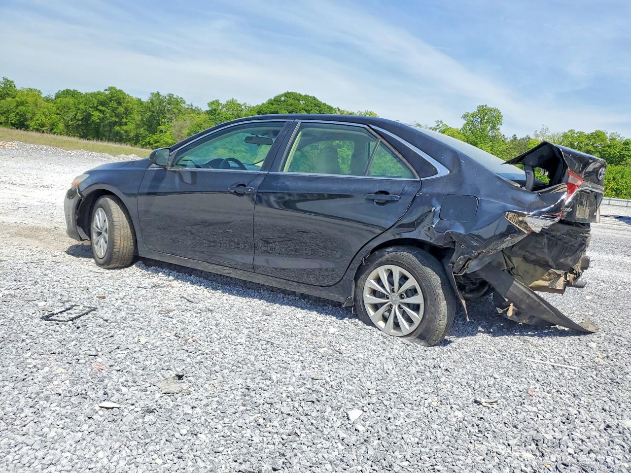2017 TOYOTA CAMRY LE photo 4