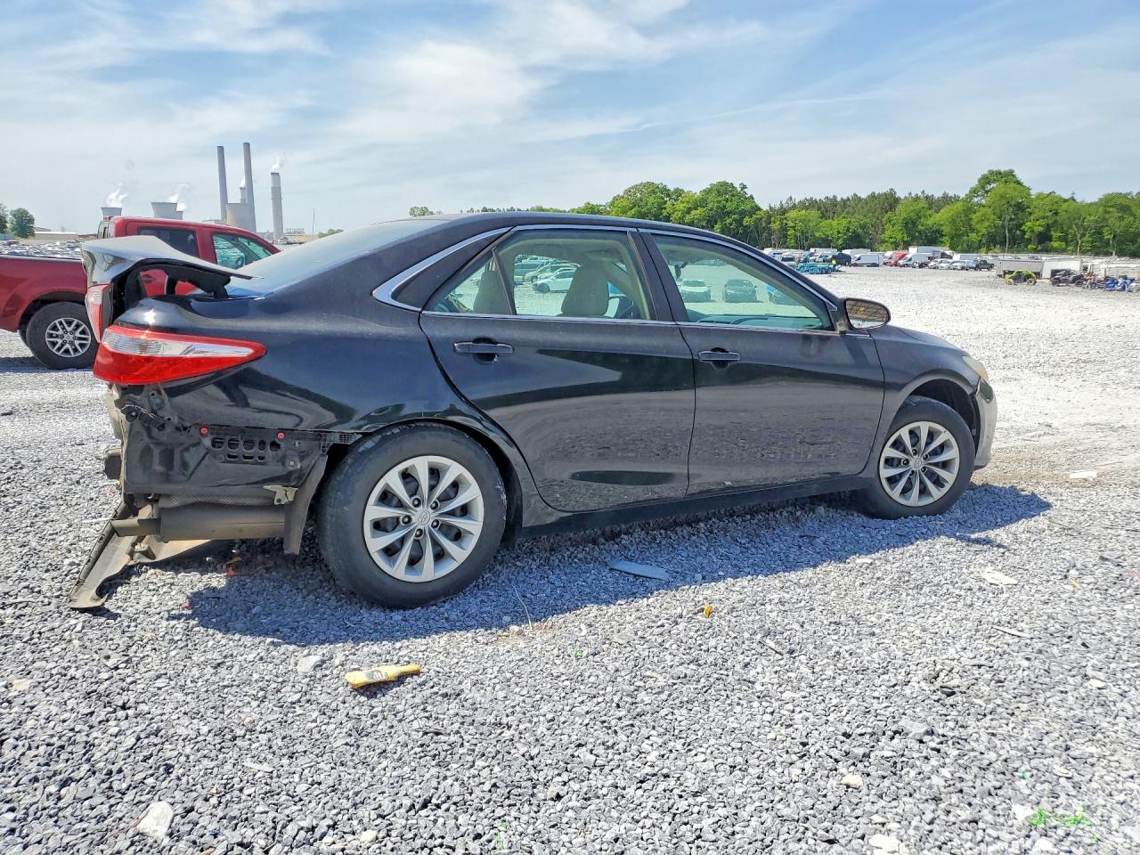 2017 TOYOTA CAMRY LE photo 7