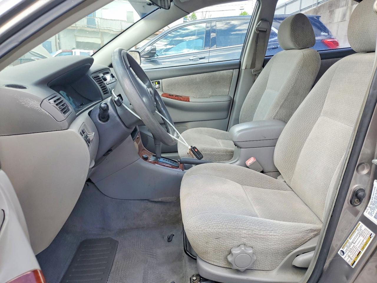 2004 TOYOTA COROLLA LE photo 7