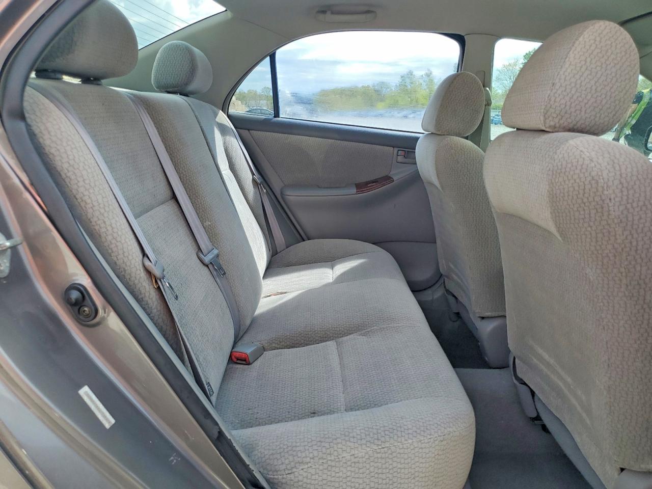 2004 TOYOTA COROLLA LE photo 10