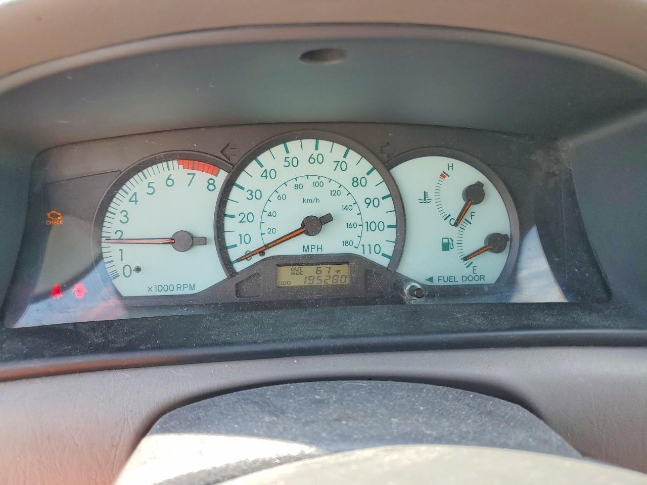 2004 TOYOTA COROLLA LE photo 9