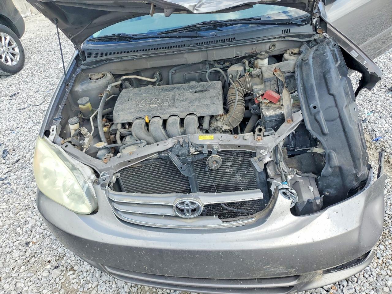 2004 TOYOTA COROLLA LE photo 11