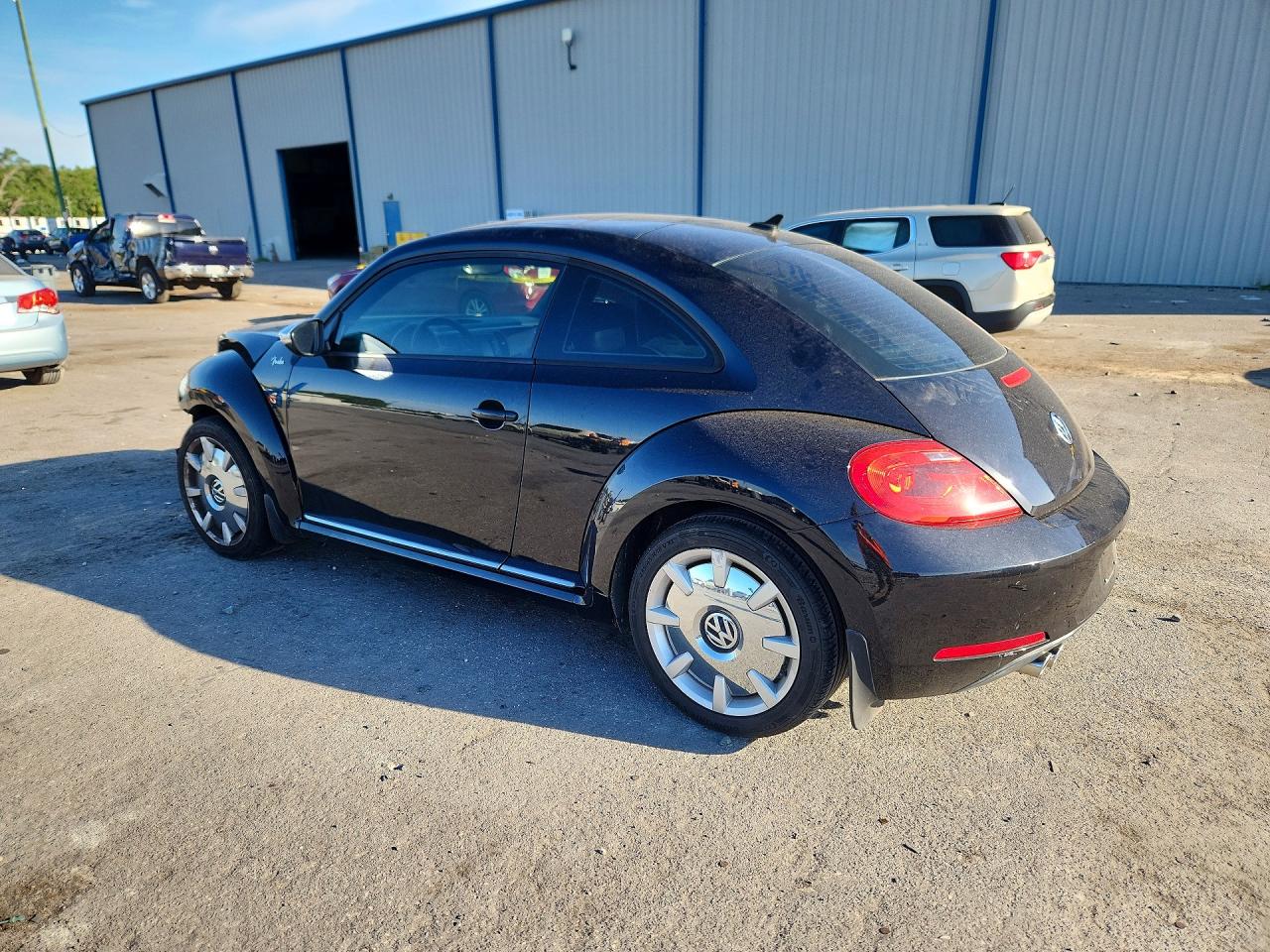2013 VOLKSWAGEN BEETLE photo 2