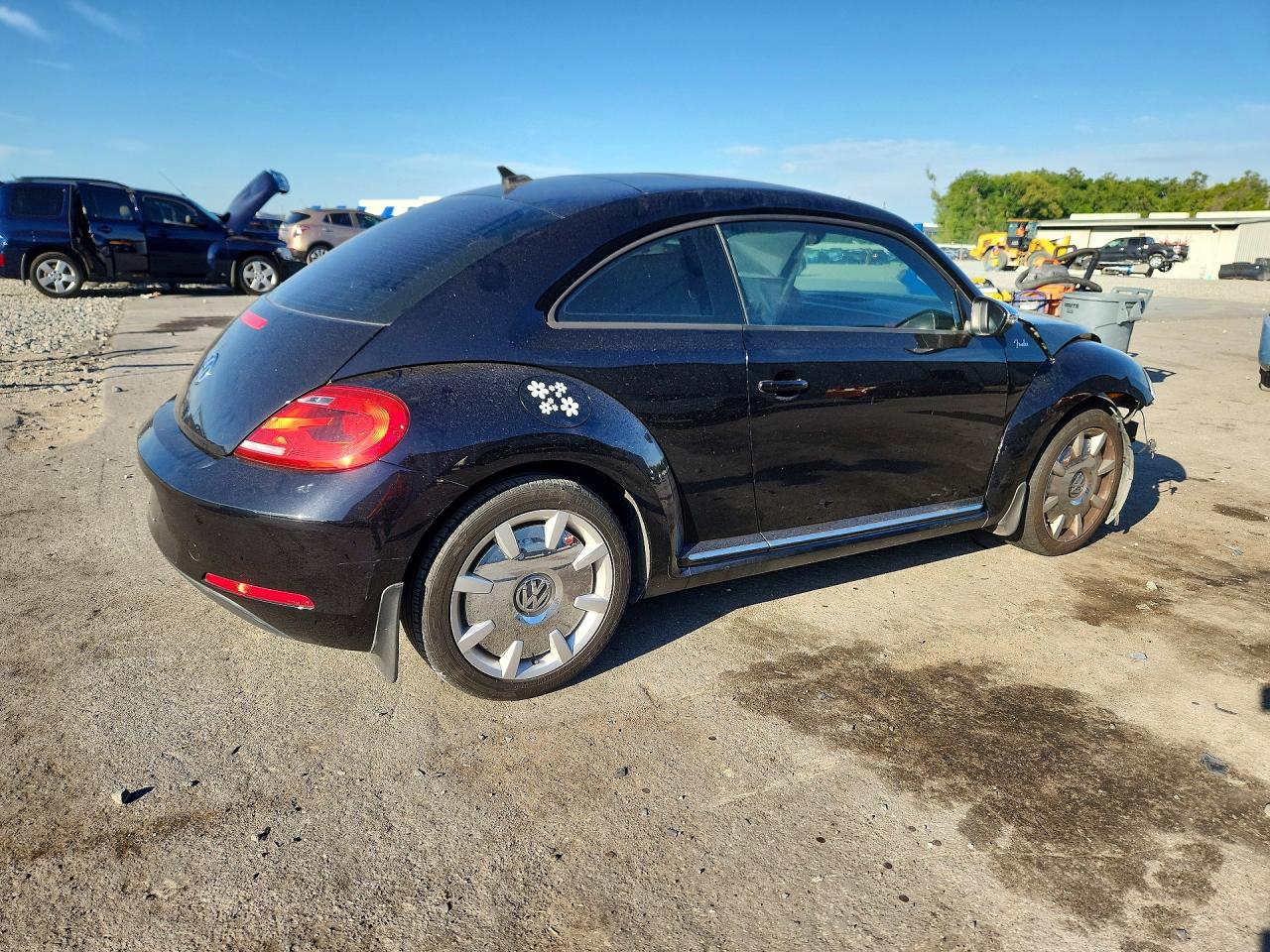 2013 VOLKSWAGEN BEETLE photo 3